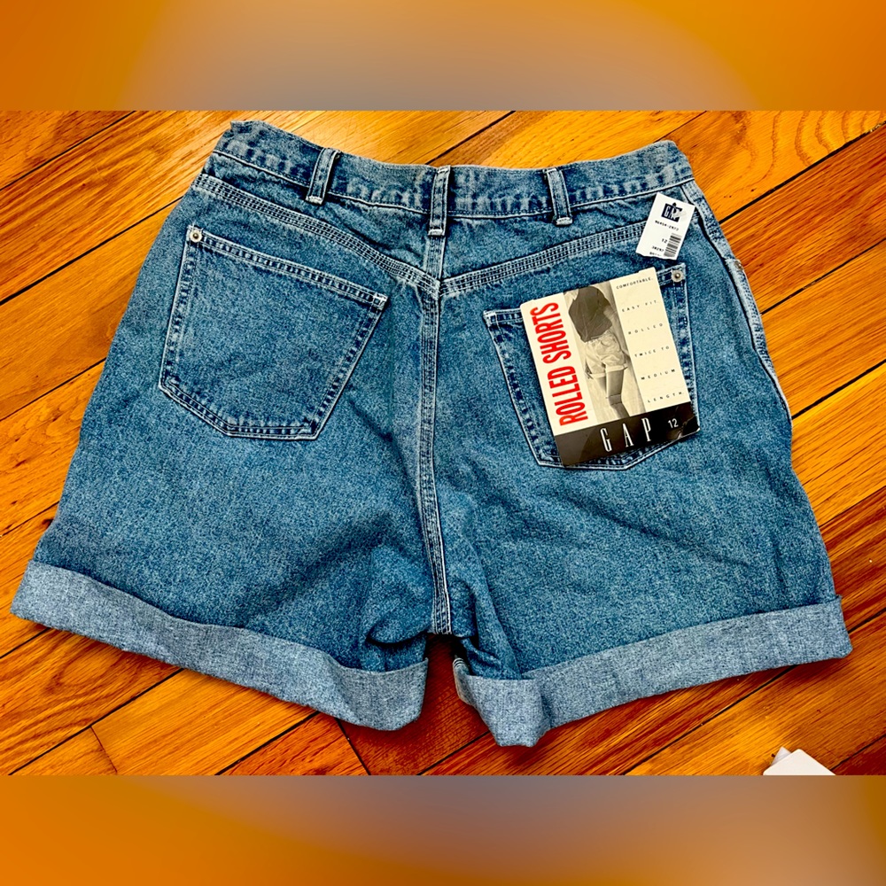 Unworn Vintage Gap Rolled Shorts with Original Tags